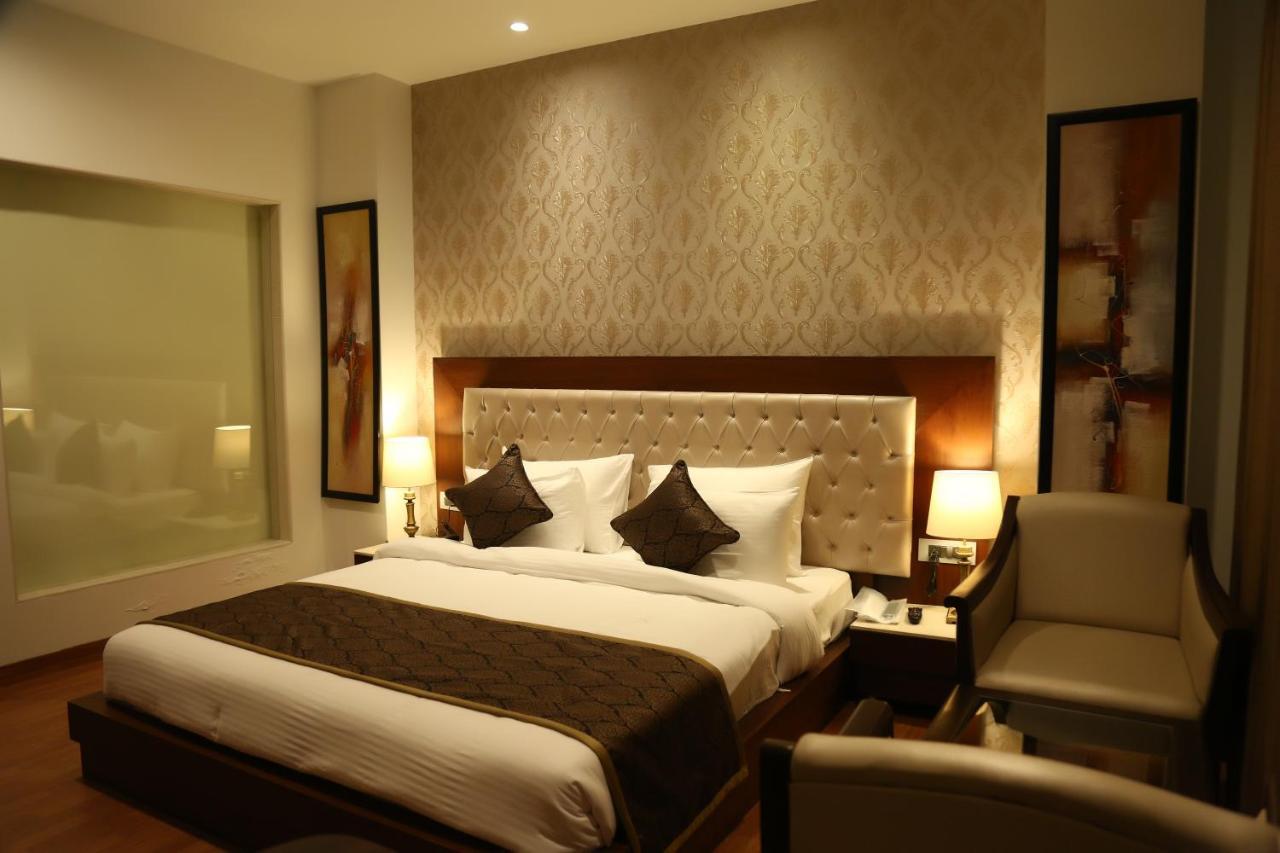 Hotel Imperia Suites Dźalandhar Zewnętrze zdjęcie