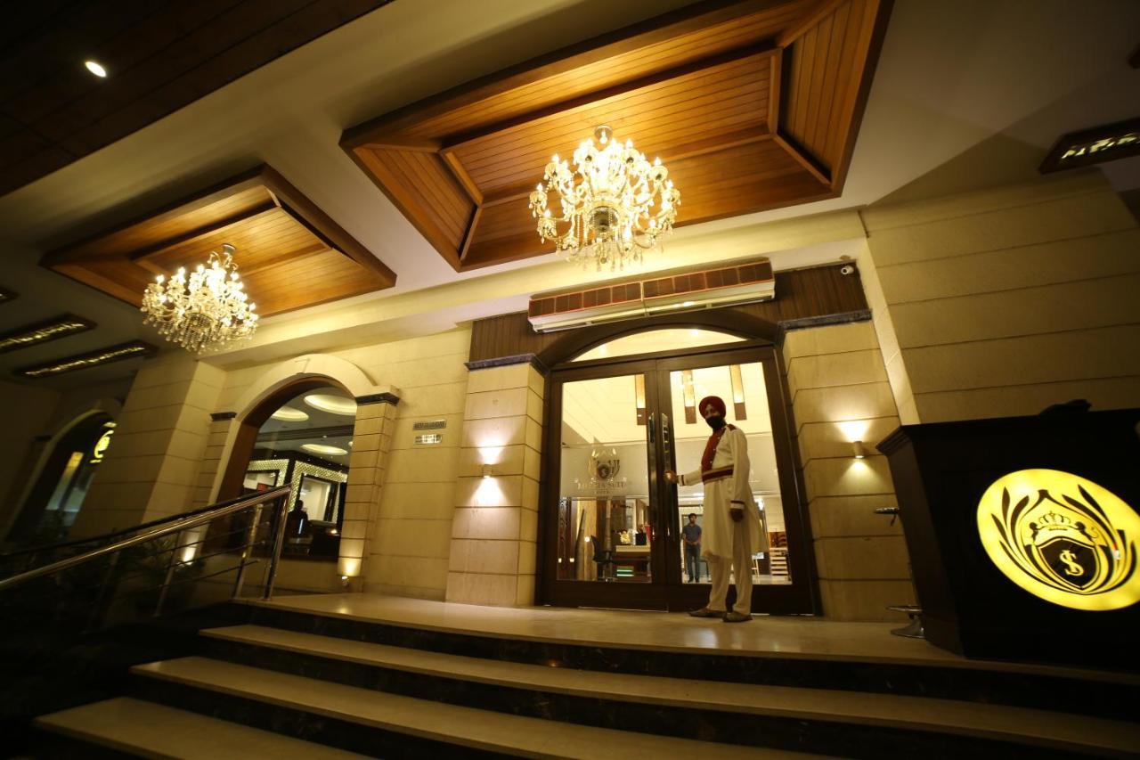 Hotel Imperia Suites Dźalandhar Zewnętrze zdjęcie