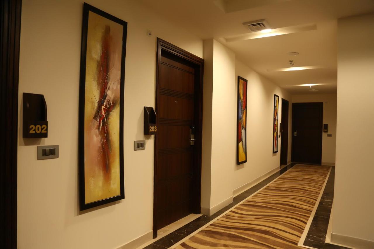 Hotel Imperia Suites Dźalandhar Zewnętrze zdjęcie