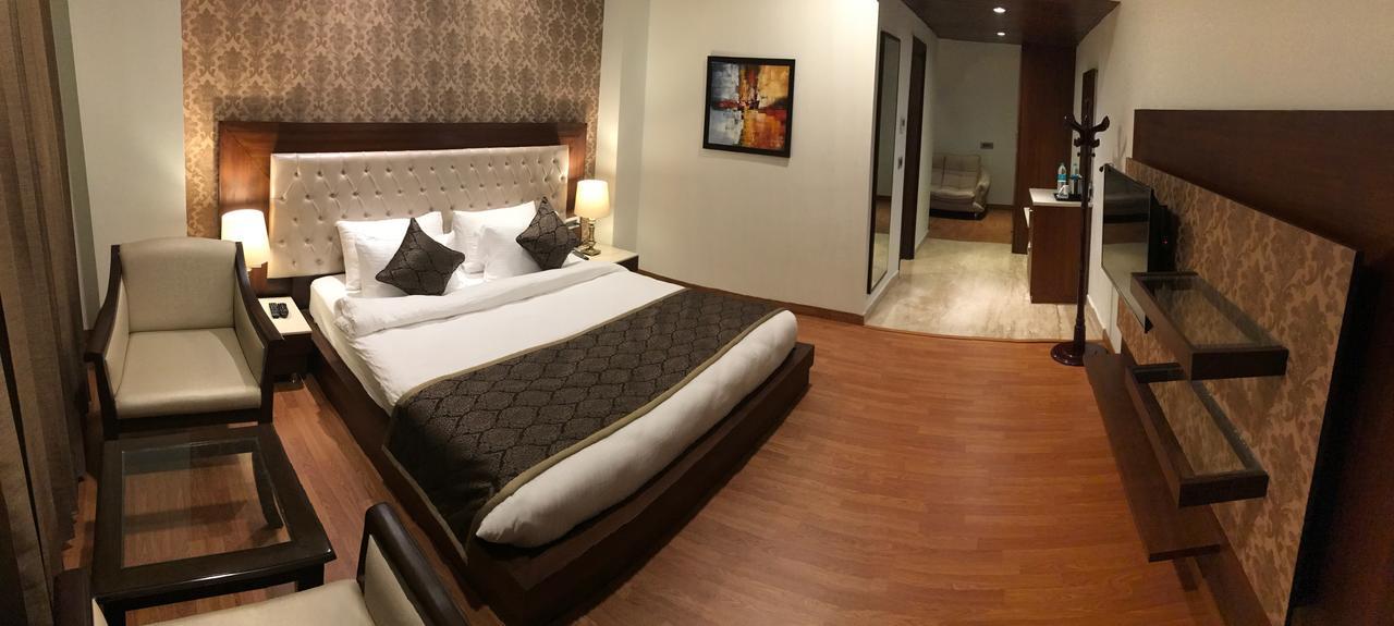 Hotel Imperia Suites Dźalandhar Zewnętrze zdjęcie