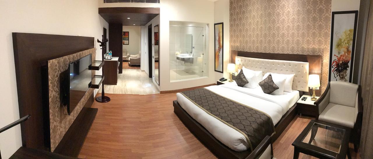 Hotel Imperia Suites Dźalandhar Zewnętrze zdjęcie