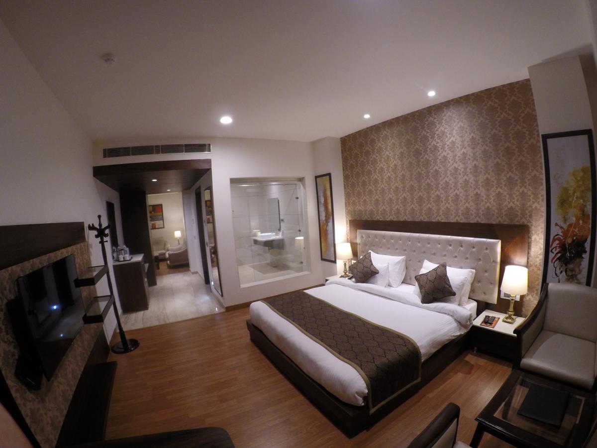 Hotel Imperia Suites Dźalandhar Zewnętrze zdjęcie