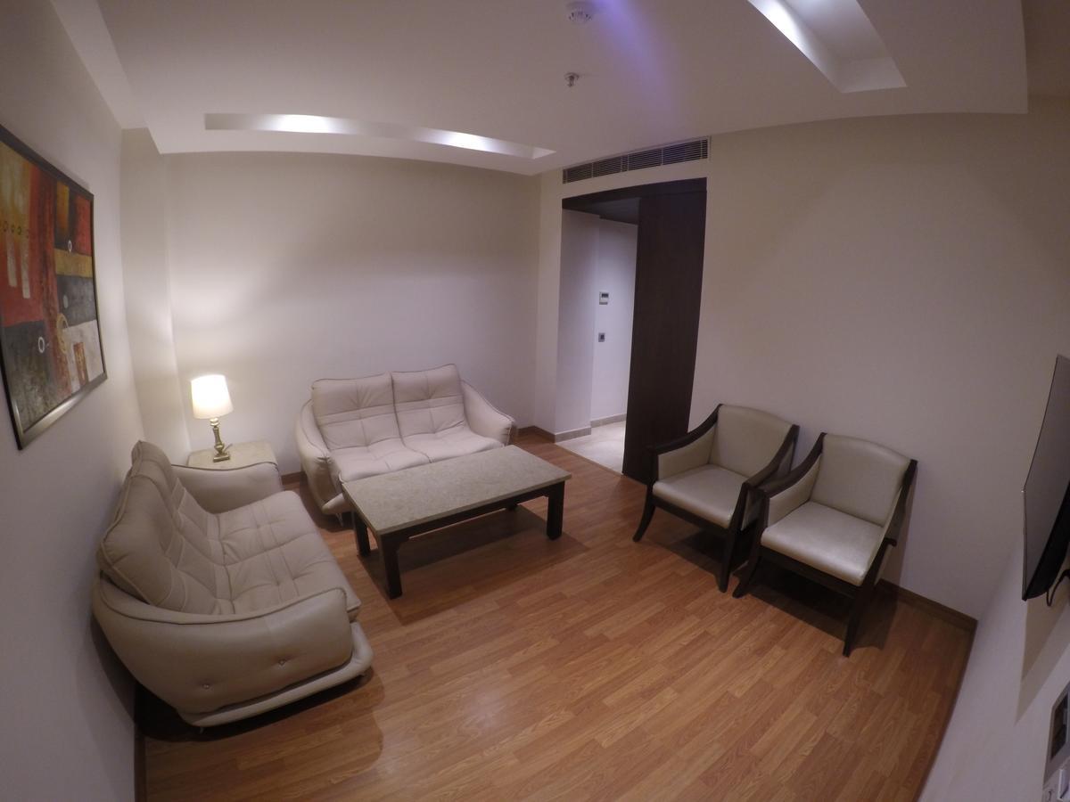 Hotel Imperia Suites Dźalandhar Zewnętrze zdjęcie