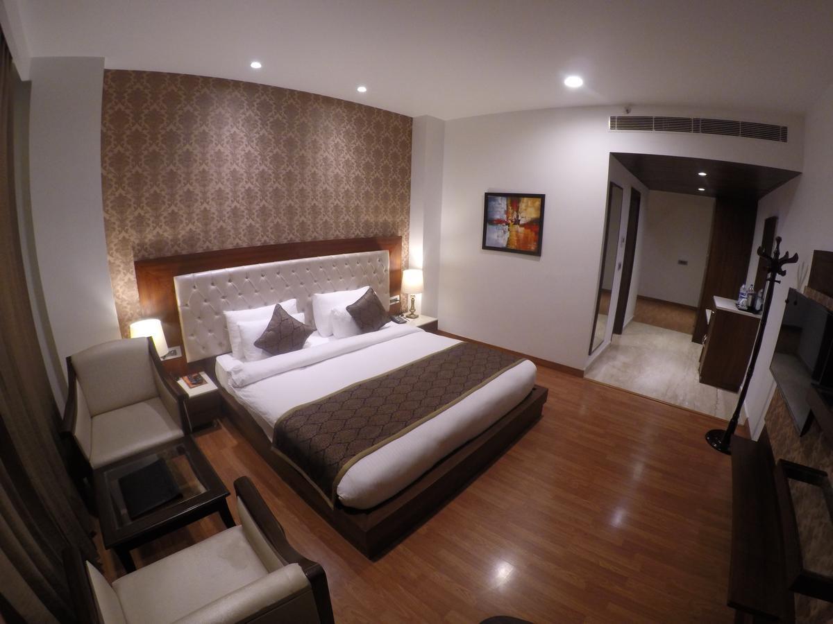 Hotel Imperia Suites Dźalandhar Zewnętrze zdjęcie