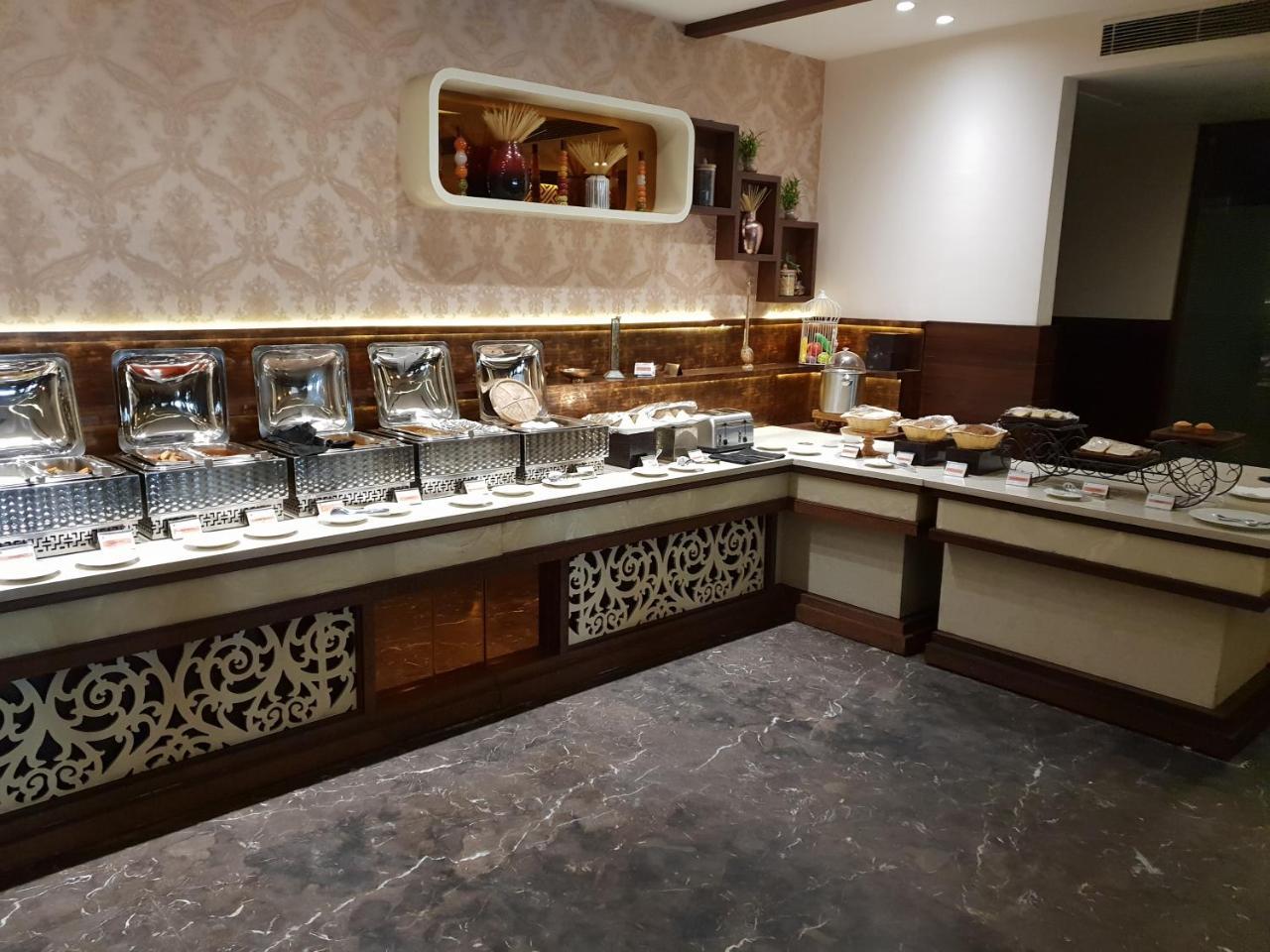 Hotel Imperia Suites Dźalandhar Zewnętrze zdjęcie